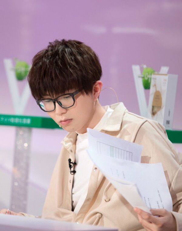 爆红第5年，被华晨宇否定的毛不易，终于开始融入娱乐圈