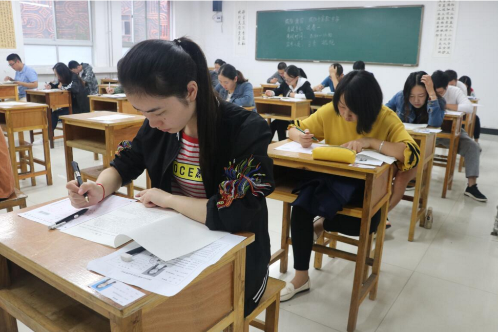 国内“考试难度”排行榜，高考竟无缘榜首，考研意外垫底