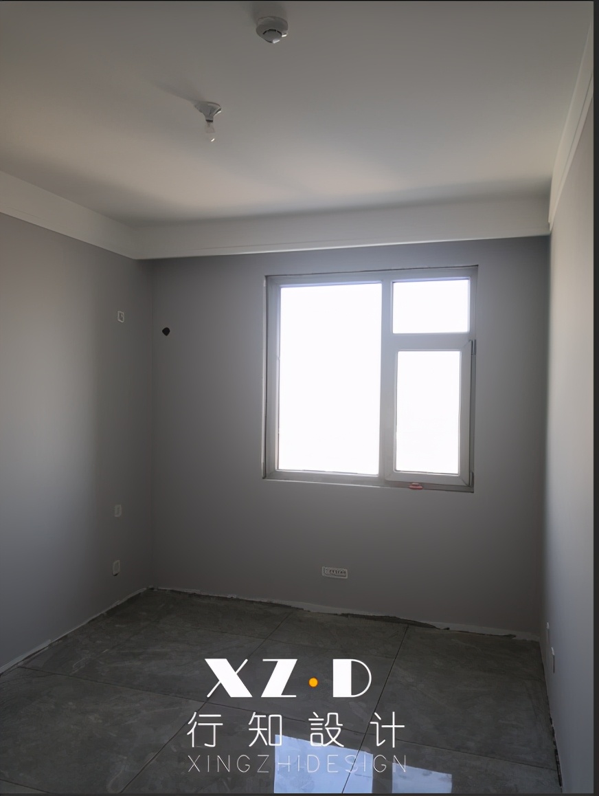 施工跟踪：电视墙暖咖色，其他墙面浅灰色，设计师不同阶段分享