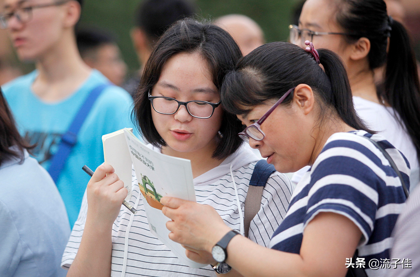 上海實力較強的4所二本院校，招生分數超一本線，中等考生可關注
