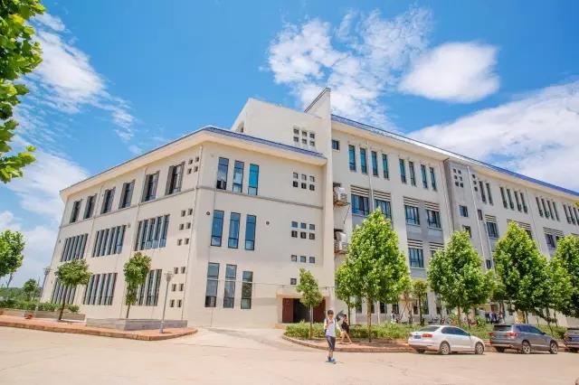 坐标湖南，影视剧取景地，高颜值食堂吃遍网红美食！这所高校