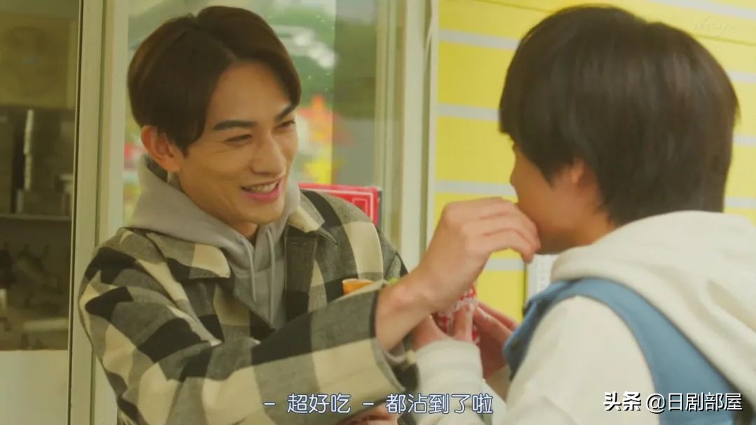 楚楚伟和纳米天使与爱情者的爱合作。