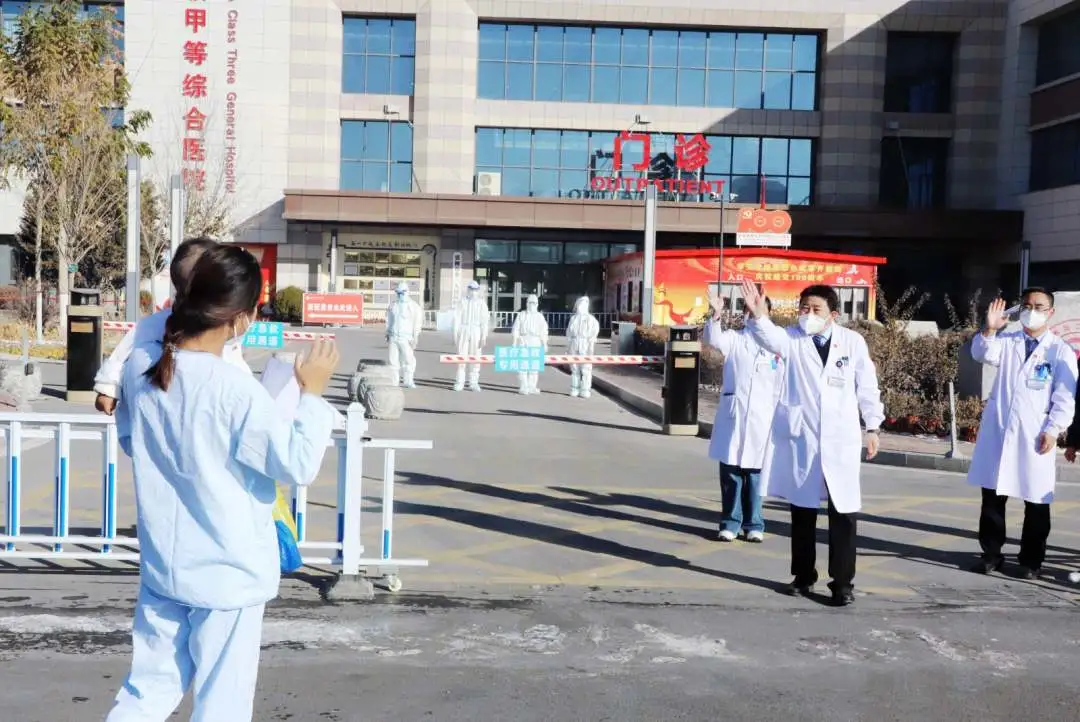 張掖市首批2例新冠肺炎患者治愈出院,含一名1歲幼兒