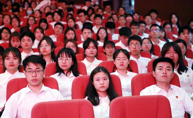 点燃爱国热情！成都文理学院用主题音乐党课，献礼建党100周年