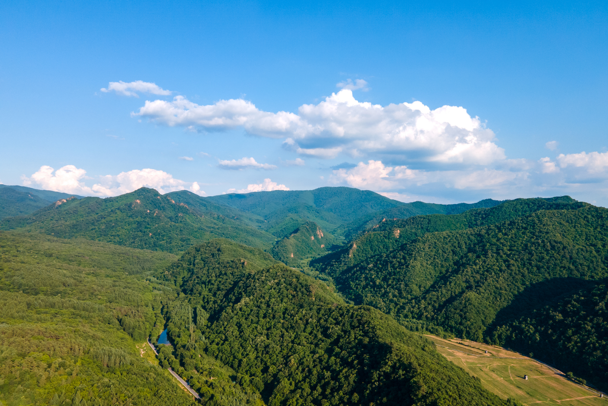 辽宁抚顺旅游必打卡景点,被誉为"北方温带雨林",夏日避暑佳地