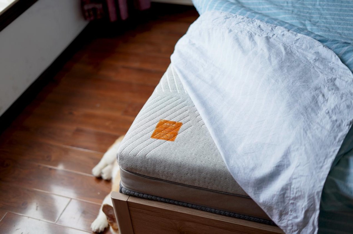 米粉亲自来验货 售价两千多的8H 金刚护脊乳胶床垫到底值不值