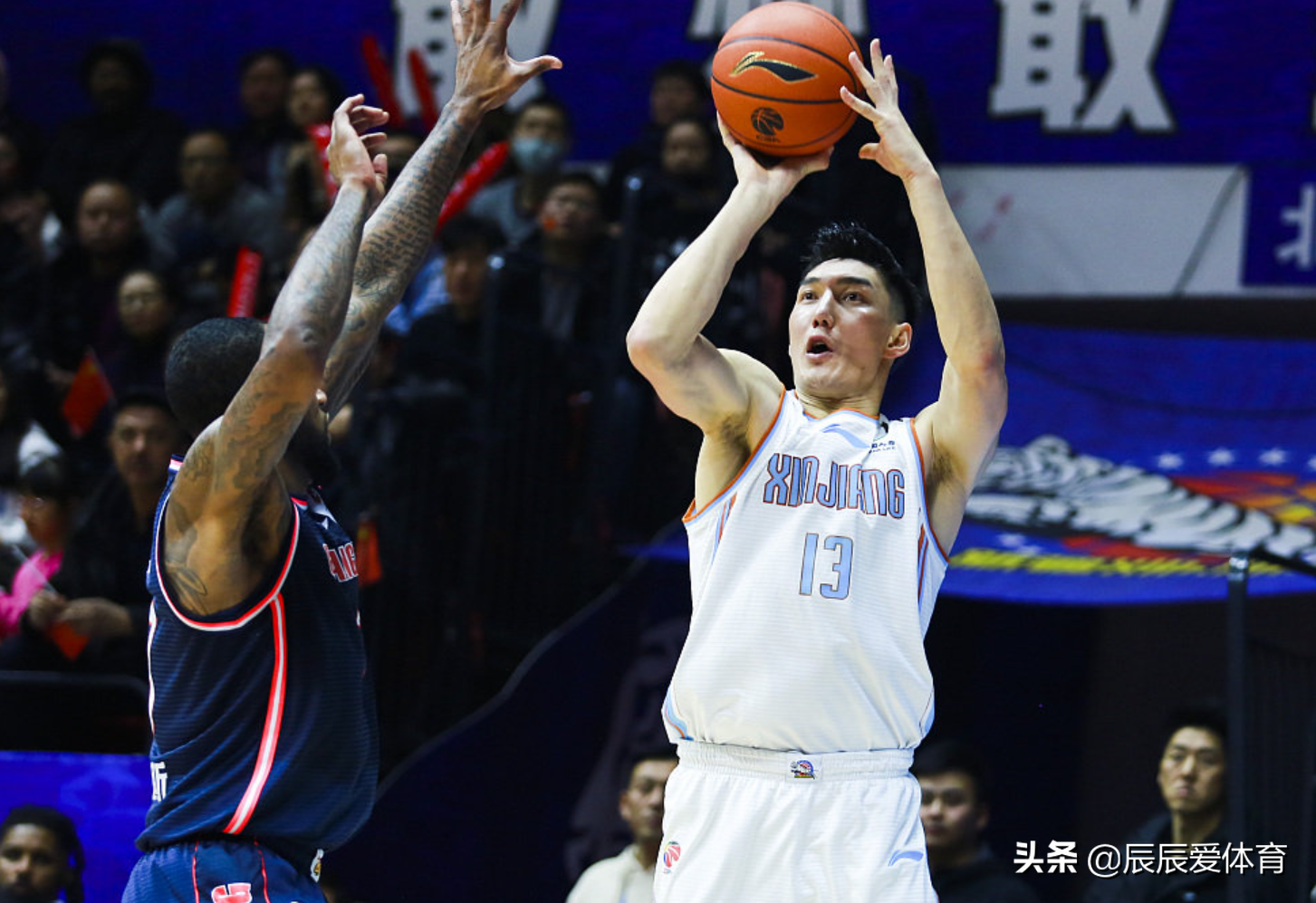 当年在和巴西男篮的亚运热身赛中,由于双方爆发冲突引起双方球员群殴