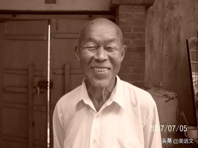 我的外公作文500字左右(小学优秀满分范文带标题)-小学作文-电子课本网 我的外公作文500字左右(小学优秀满分范文带标题)-小学作文