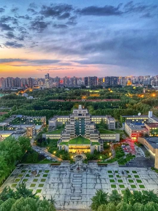 西安交通大学连续多年在各类大学排行榜中名列前茅。