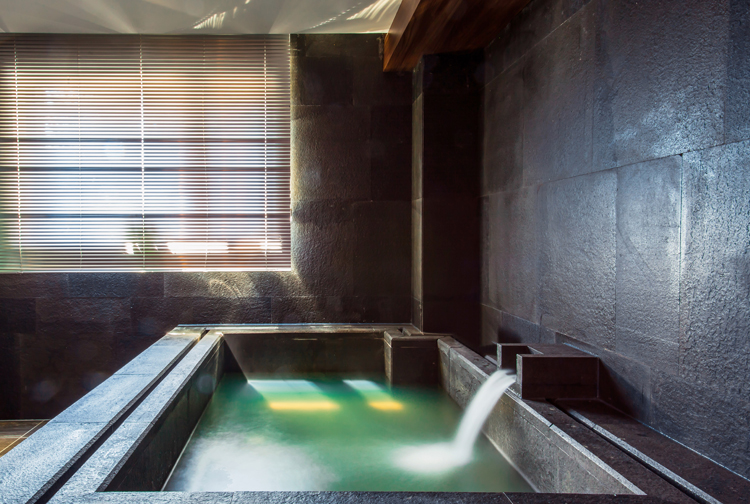 温泉虽好但是千万要注意泡的时间