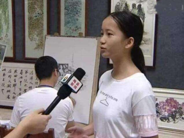 何碧玉14岁750分考上清华，定居美国，记者问她何时回国，被婉拒