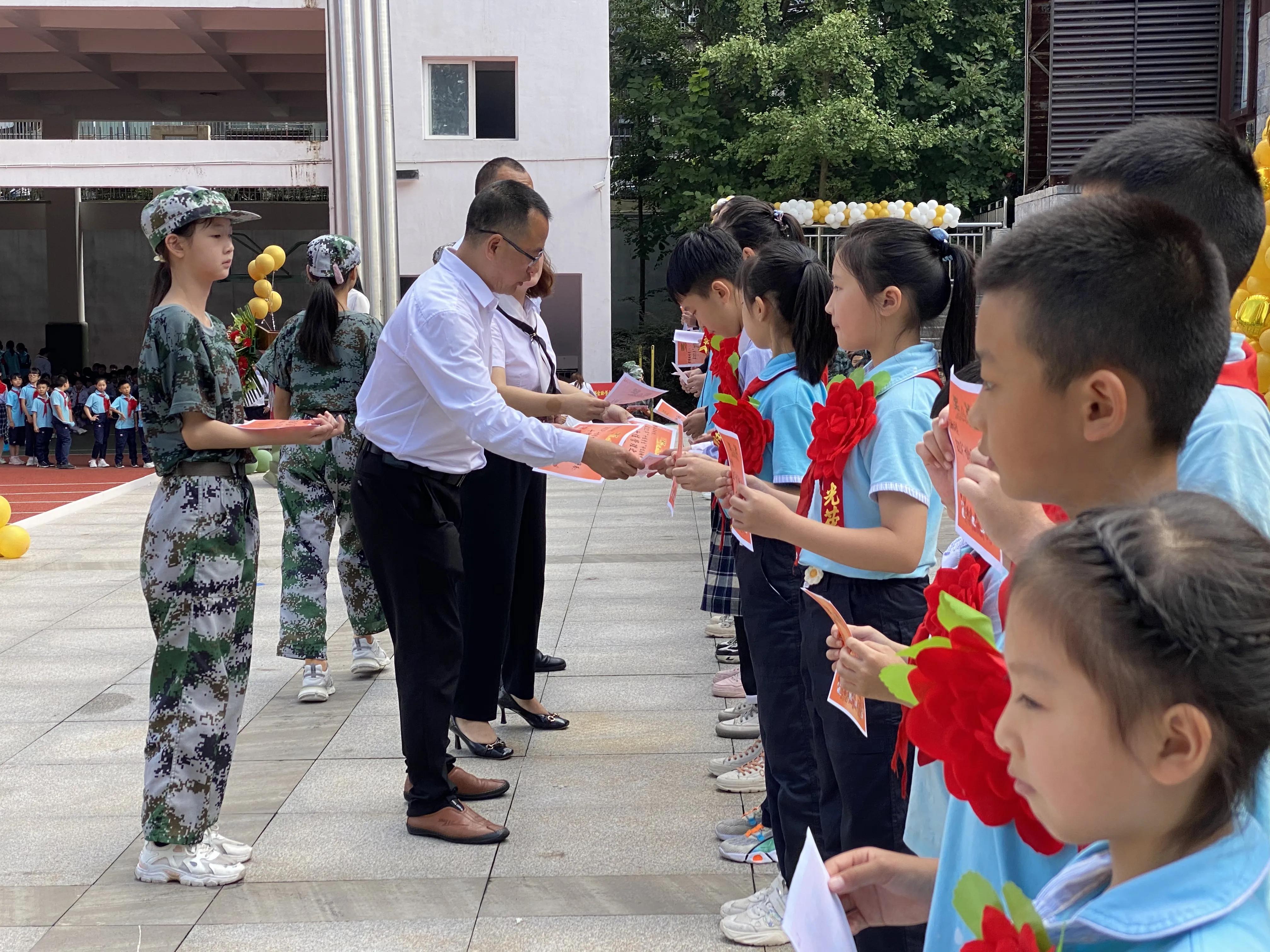 广安友谊实验学校举行“尊师重道”教师节庆祝系列活动