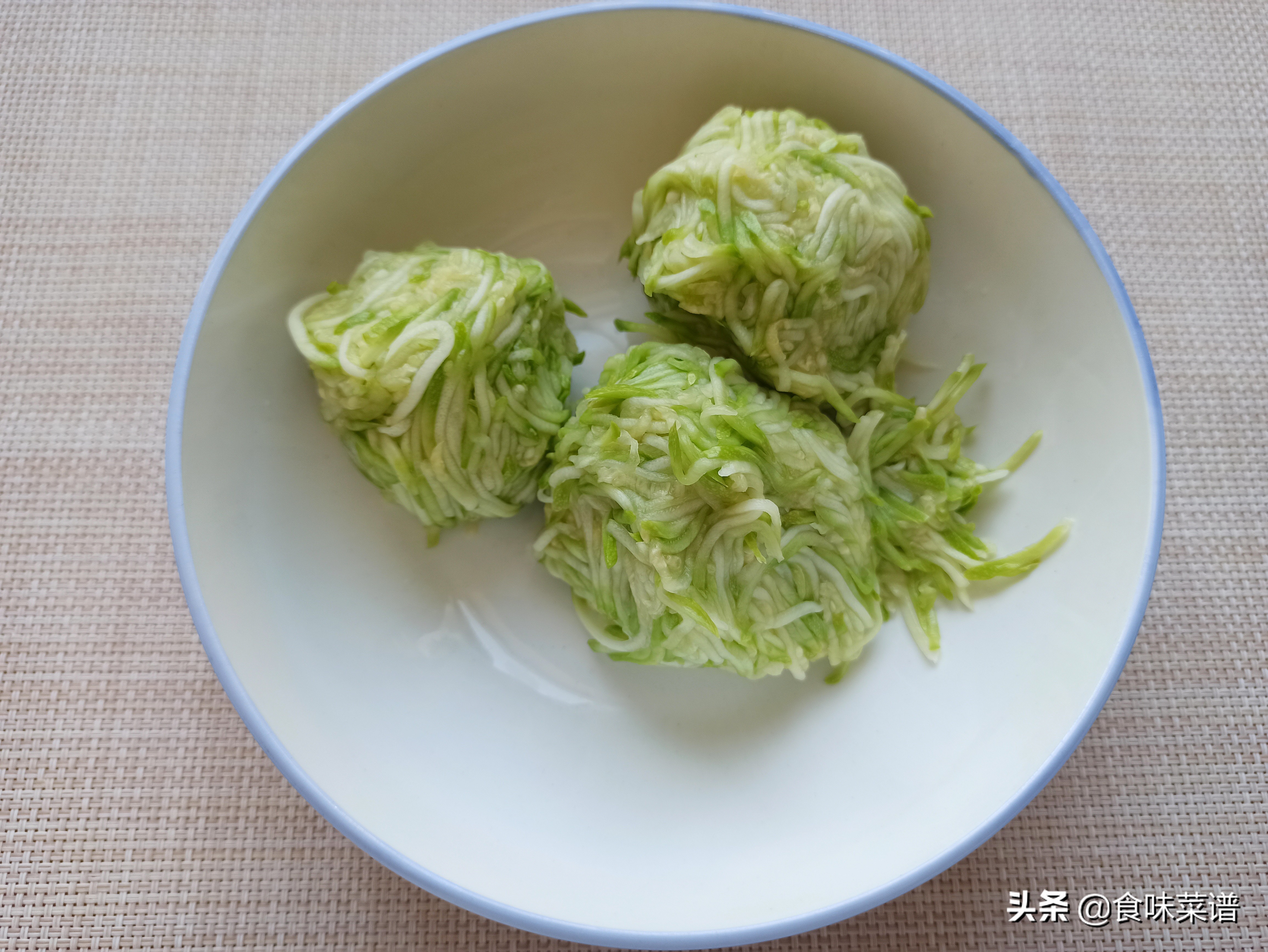 饺子应怎样和面？用凉水还是热水？很多人不懂，难怪饺子一煮就破