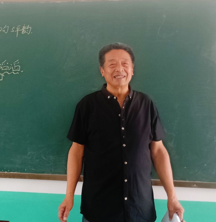 《沁园春·雪》中承上启下的关键句：江山如此多娇，引无数英雄竞折腰