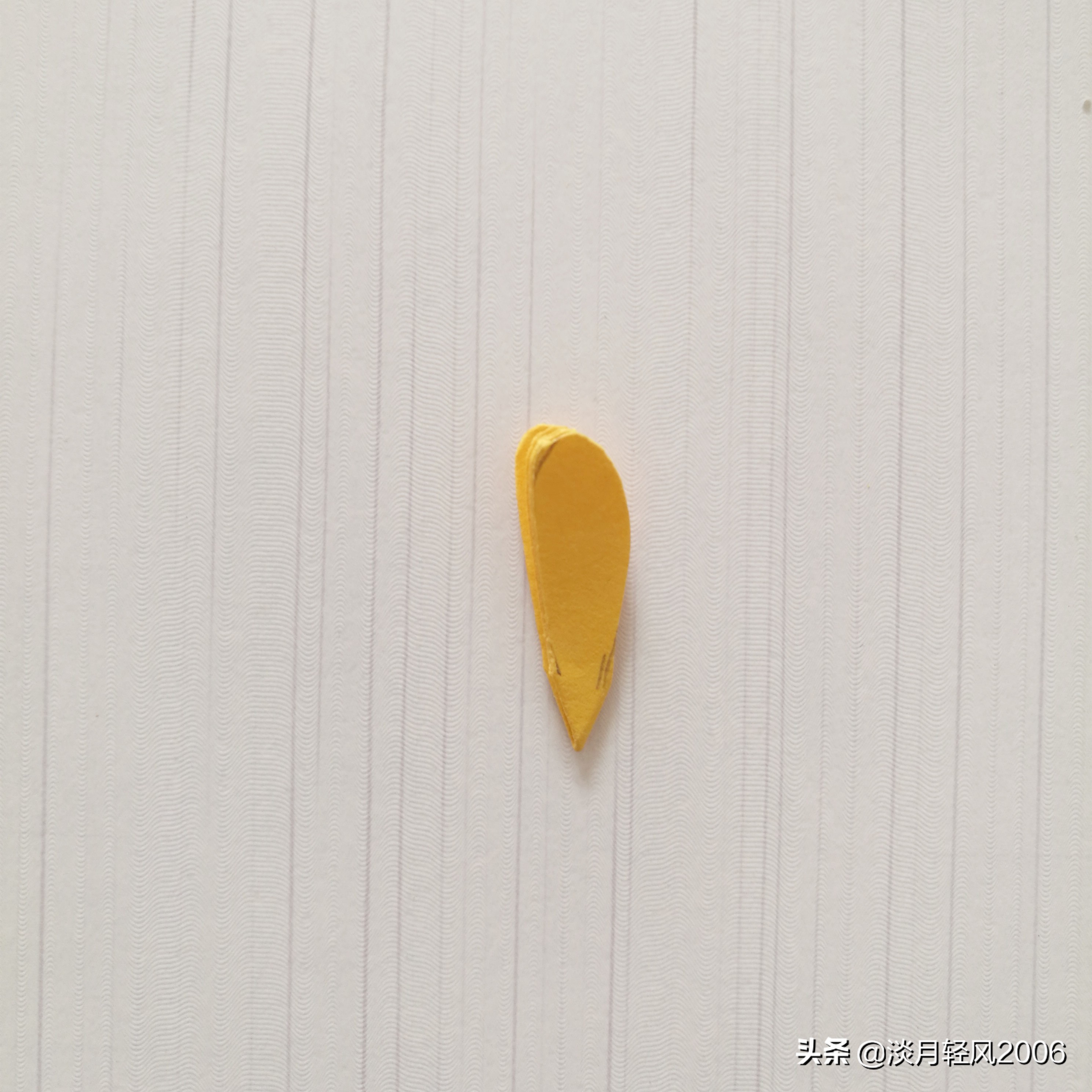 幼儿园手工，自己动手用卡纸做清新小花爱心贺卡，可以当手工作业