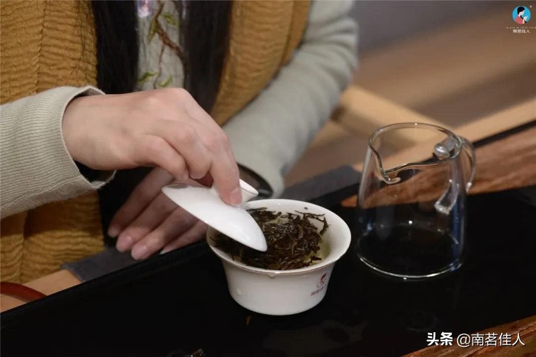 美女品茶品人生图片图片