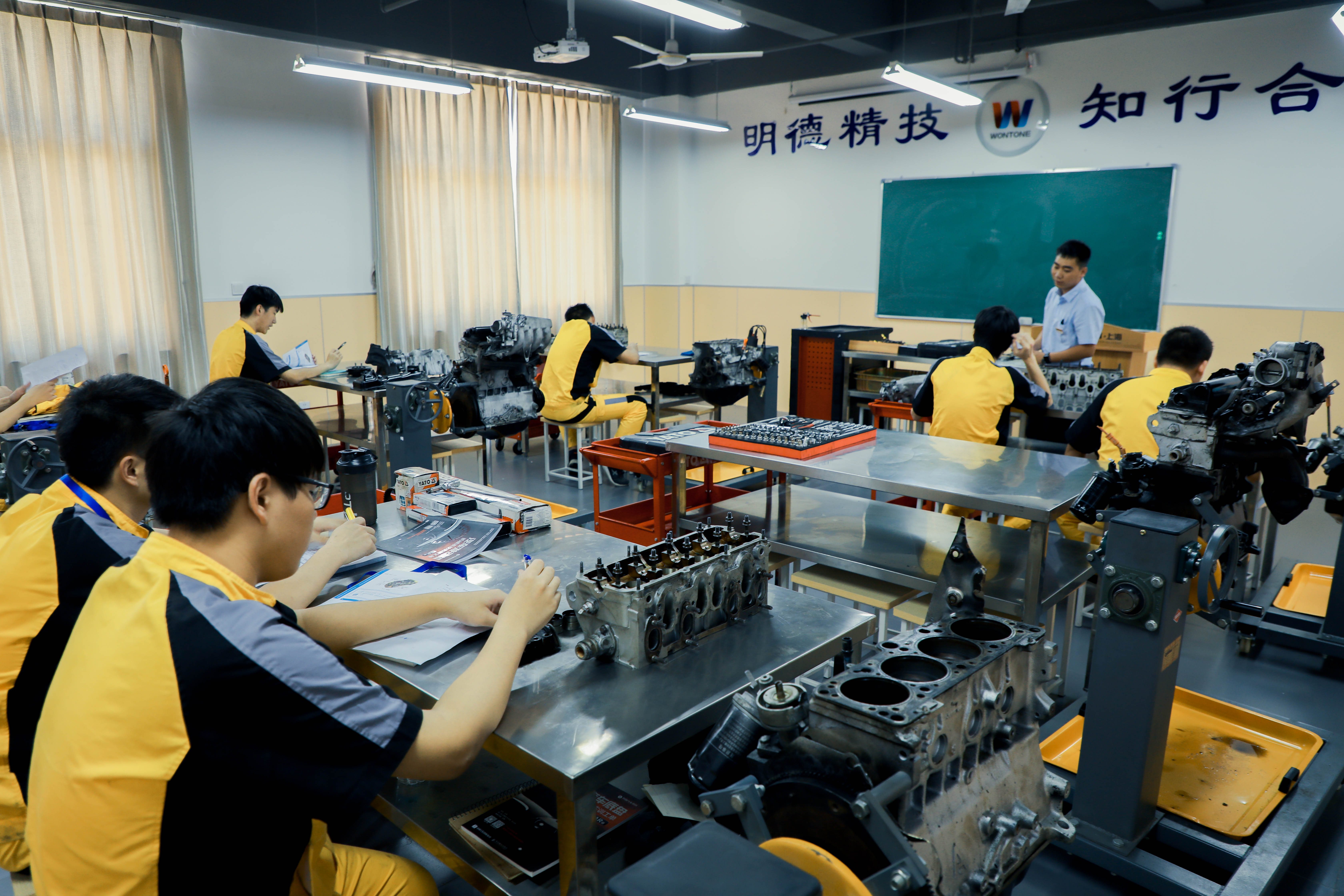 2021年如何成为一名专业的汽车诊断与维修工程师