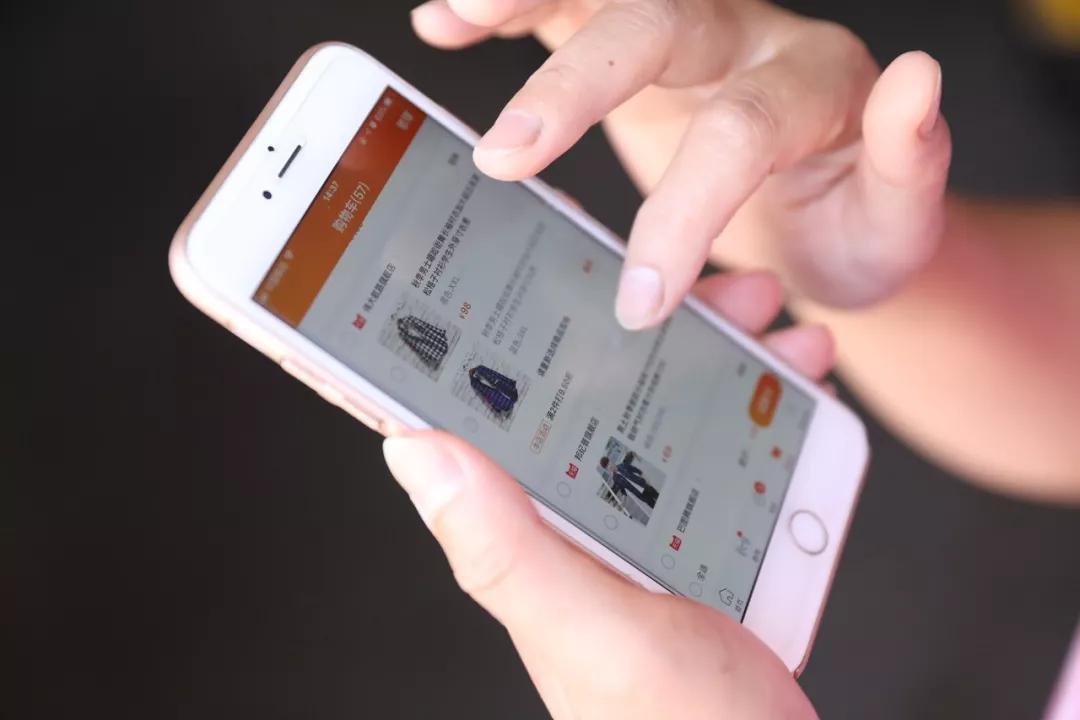 这里有年入200万的陪读和日入3万的代购？千万包裹真实还原“亚洲最大高考工厂”