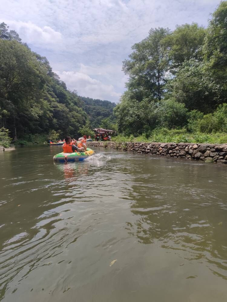荆门市京山鸳鸯溪漂流,老少适宜的亲子漂流,盛夏避暑的绝佳去处