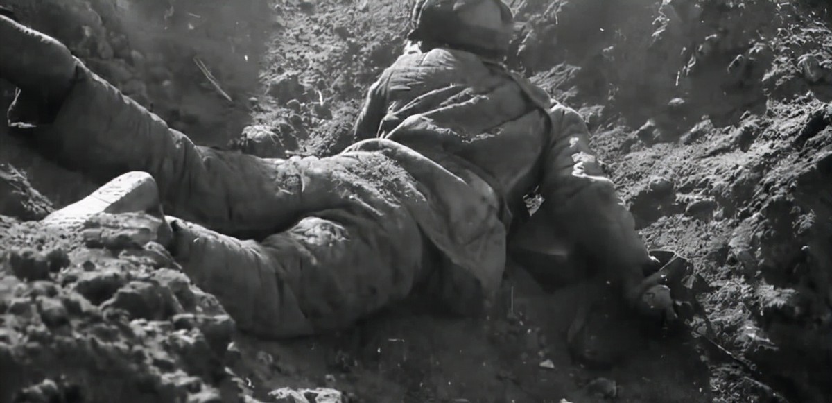 老山战场侦察英雄丁晓兵，被炸亲手割掉手臂，31年后成独臂少将