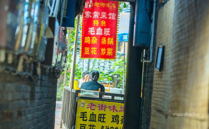 山城重庆，轻轨出行，玩转8D网红城市