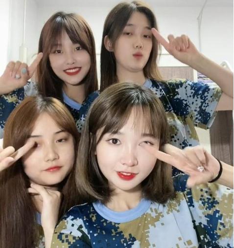 四川一高校女寝走红，6人建3个群，网友：等熟了后要开撕的节奏