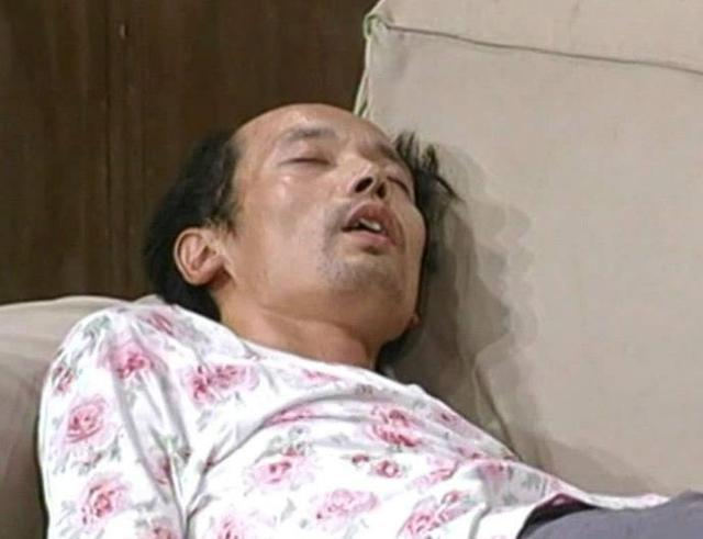 食堂秒变图书馆，“书香”赛过“饭香”，大学生都这么“卷”了？