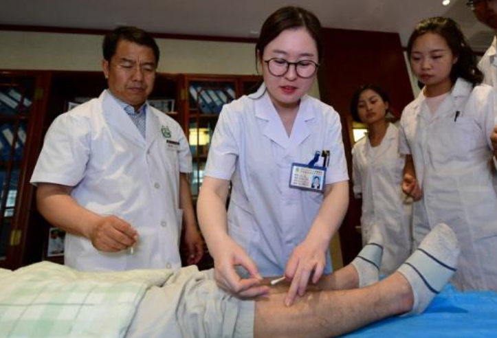 医学专业就业前景大盘点，临床医学跌出前三，榜首幸福度很高