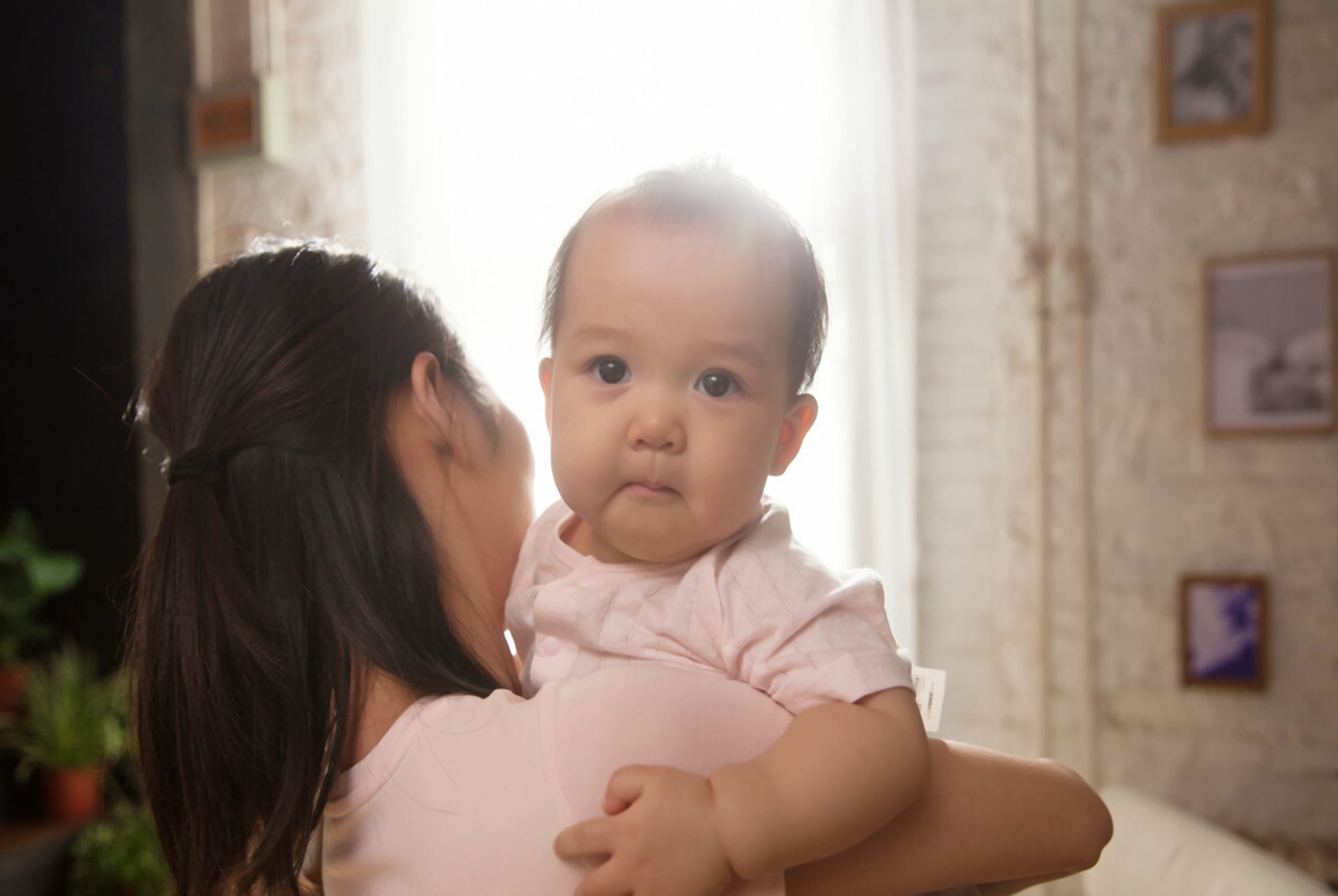 影视剧中，那些婴儿小演员是从哪儿找来的？为啥都长那么可爱