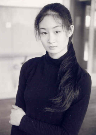 还记得王小蒙的扮演者王亚彬吗?离开赵本山后,她一样大杀四方