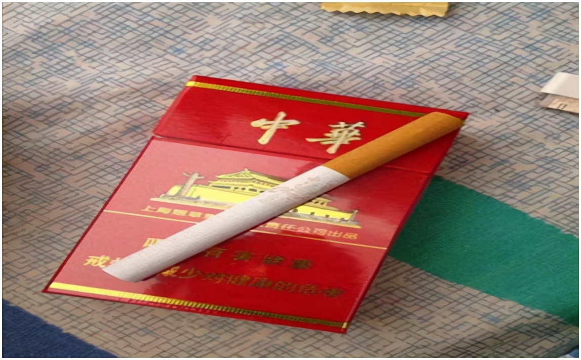 秋天第一杯奶茶的文案已去,秋天第一包华子的文案又该怎么写呢?