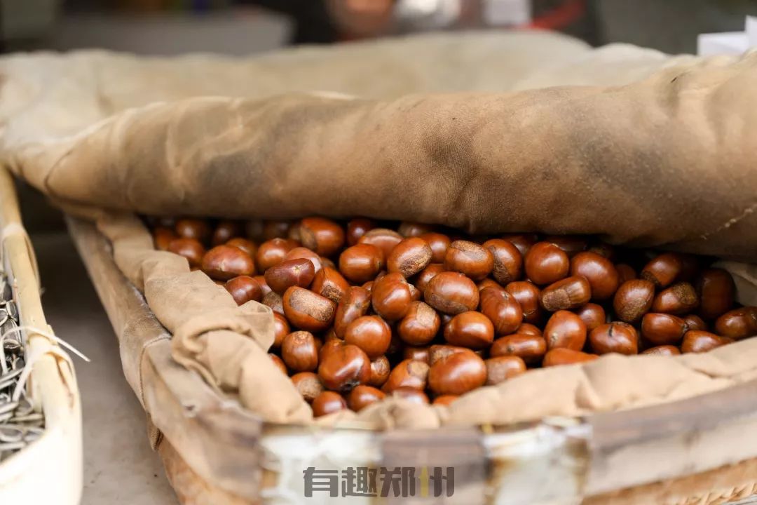 傻乐瓜子的介绍（一份郑州的年货店铺测评）