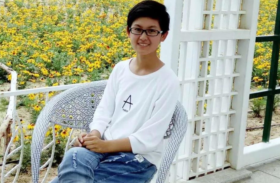 高考前没有手机，寒门女孩688分问鼎状元，她的故事让人心疼