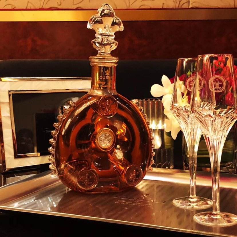 1950年的路易十三,喝了70年还没喝完,现在还有多少瓶?