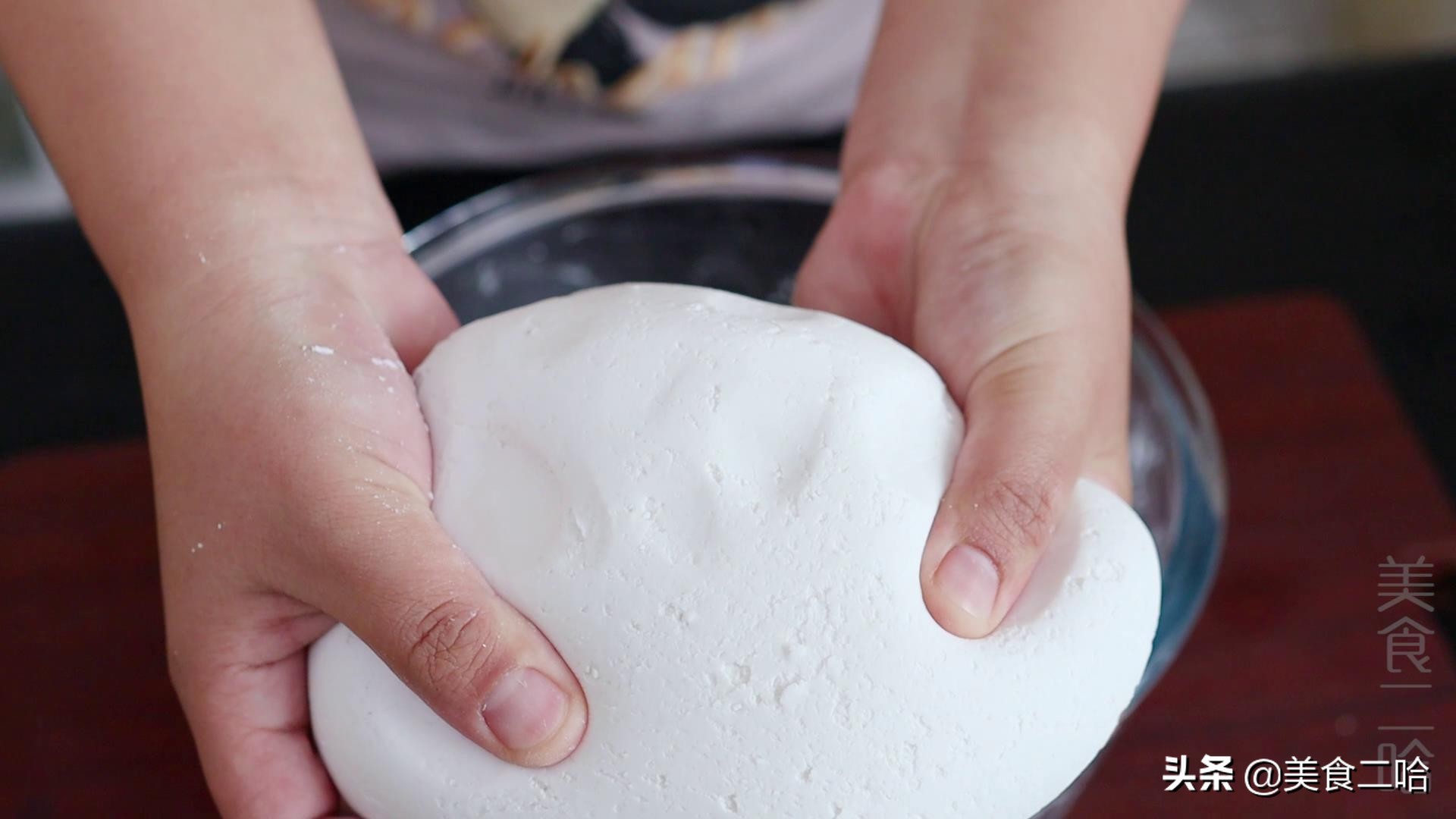 复刻早餐店油炸糕：脆皮、空心、饱满，原来技巧这么简单