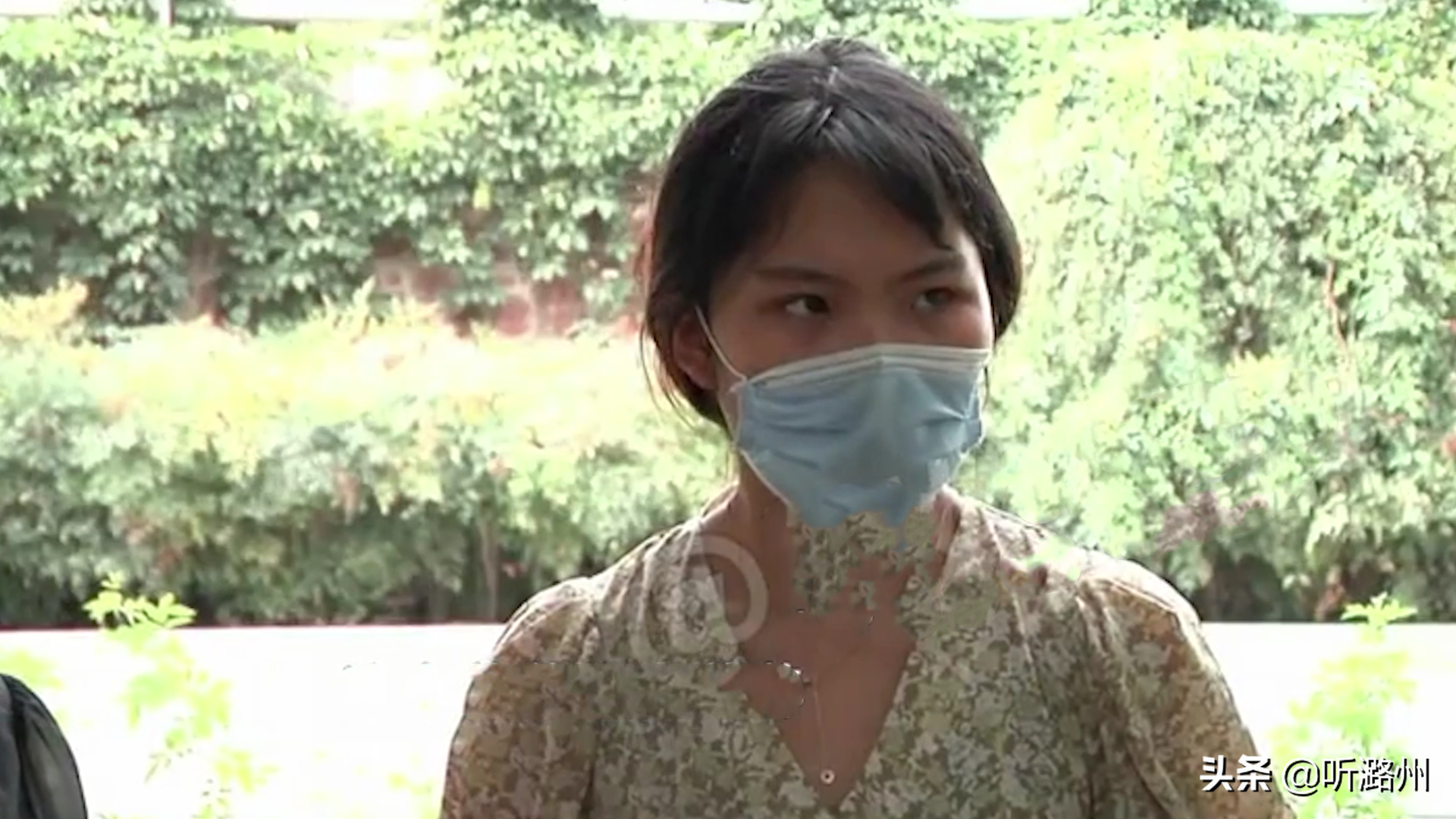 夫妻吵架，把孩子放在闺蜜家，闺蜜当街哭诉：代养容易还回去难