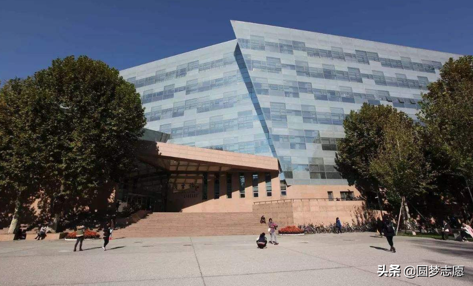 数分钟带你简单了解：中国传媒大学好考吗？王牌专业播音多难考？