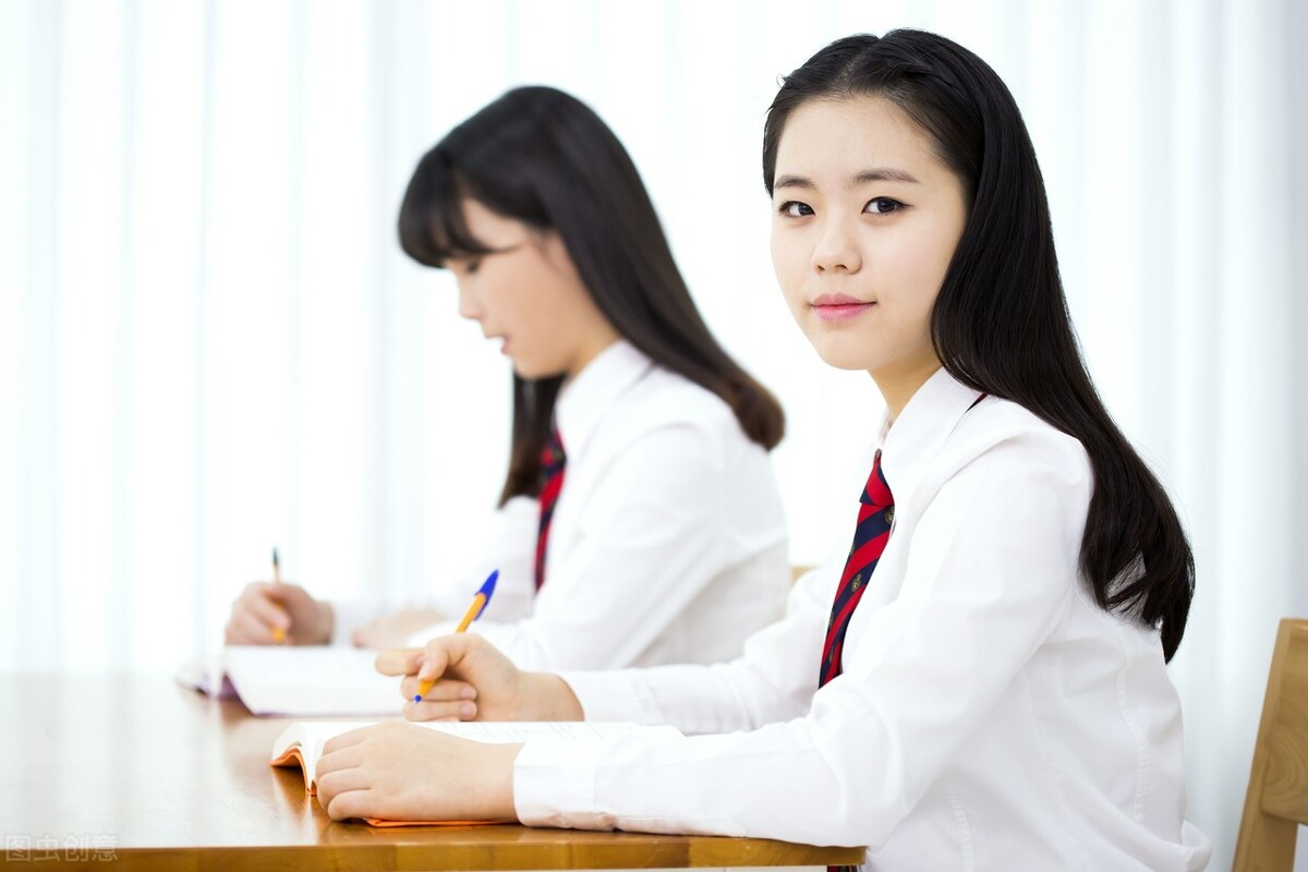 学生剧本微电影《穿军毯的大树》