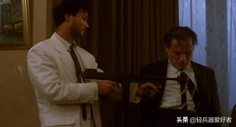 港片的枪战美学巅峰!看看当年的天王大战用了哪些轻武器