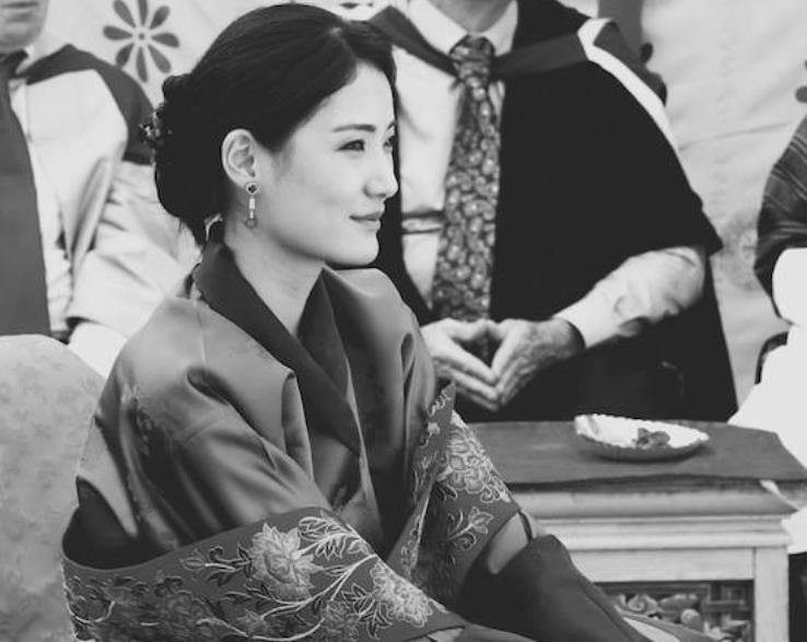不丹王妃结婚10周年，生两个孩子持续爱情童话，未来王太后潜力十足