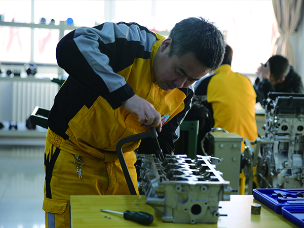 汽车学徒与汽车技师差距有多大?如何成为一名高薪的维修技师?