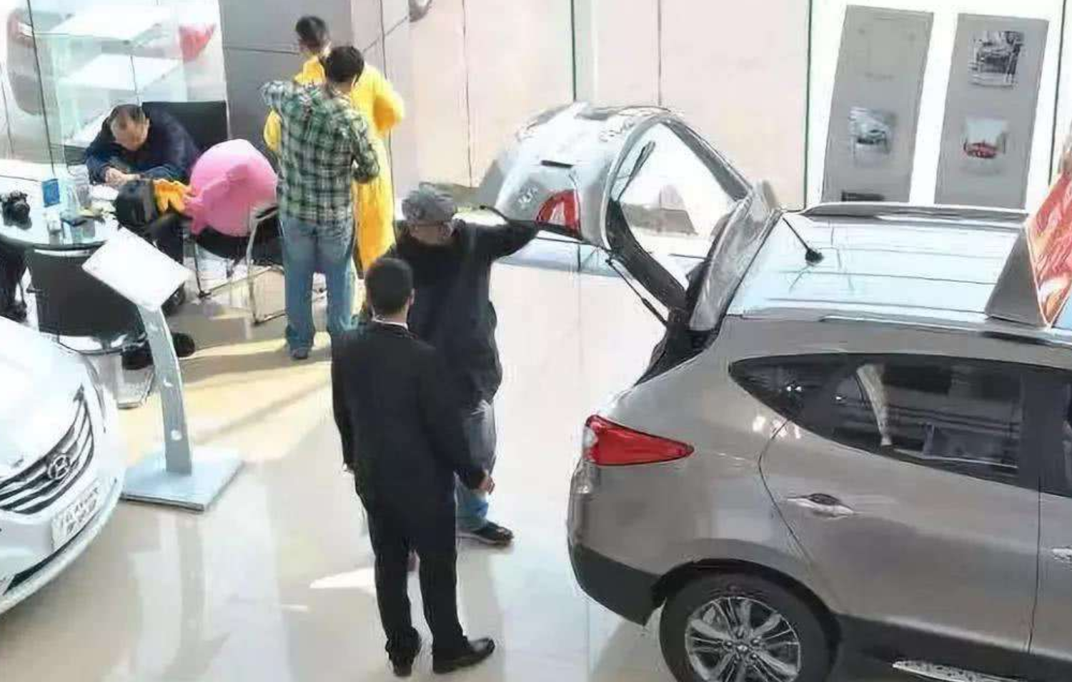 还没考驾照，是不是可以先买车呢？