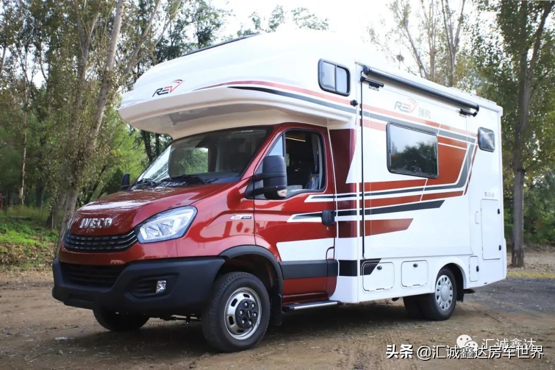 颜值超高,配双驱6轮 8at自动挡动力!国产奇瑞6座巅峰版房车来了