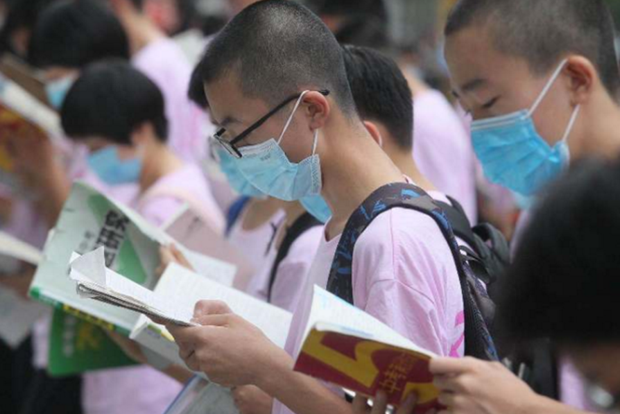 “英语踢出高考”呼声渐高，2021年成节点？已有地区英语骤降20分