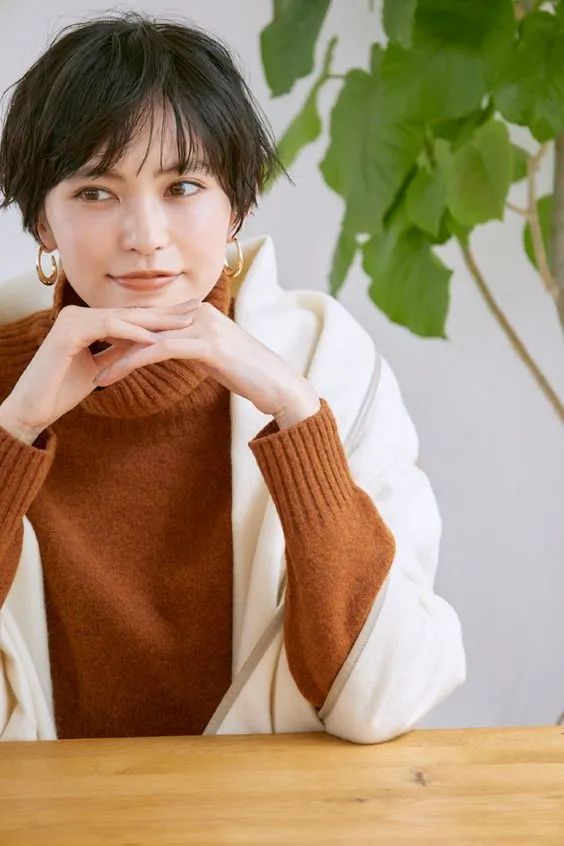 短发秋季服装搭配图片(短发女人) - 赤虎壹号