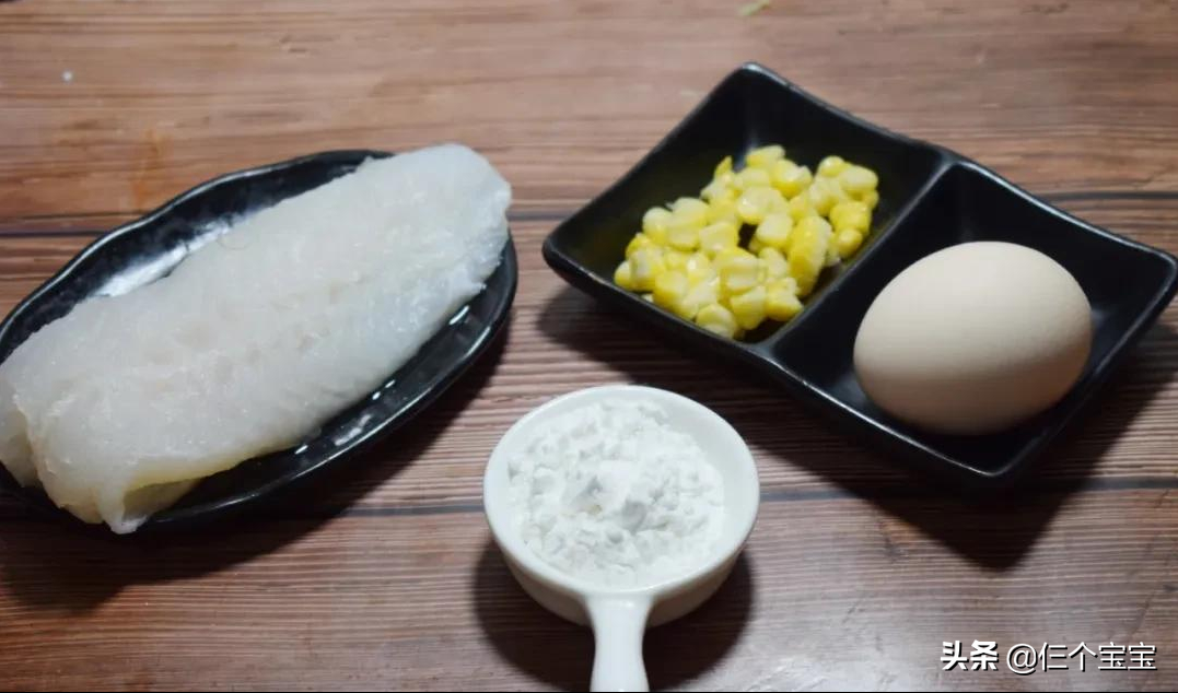 细嫩Q弹的清蒸鱼糕，肉质细嫩，吃起来更好消化，没牙宝宝也能吃