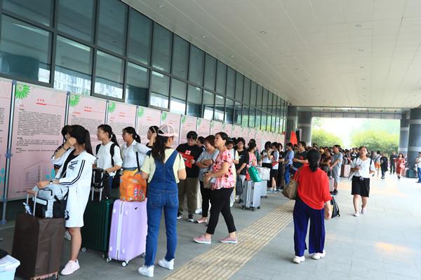 我国最神秘的高校开学，美女如云，男生却很罕见，网友：阴气太重