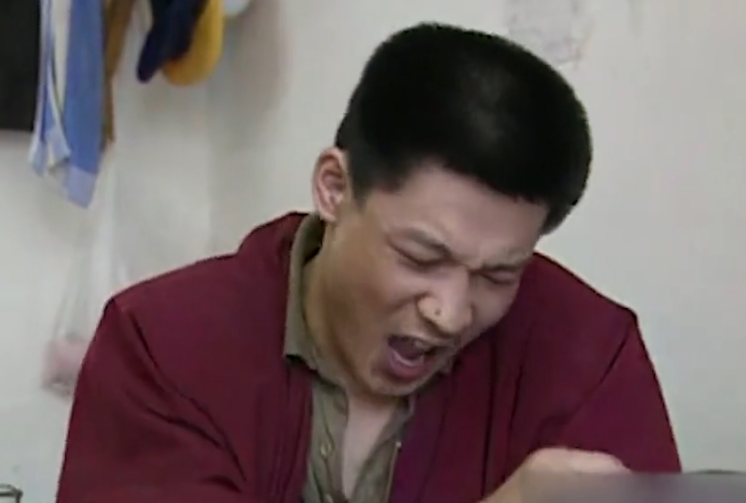 湖南妹子意外怀孕产子，残疾爸爸每月60元都不给，感人的纪录片