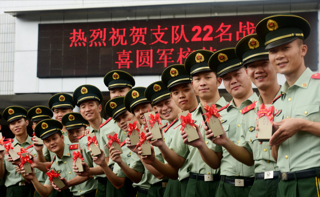 大学生想“考军校”和“考研”，大一去当兵比较合适，望周知