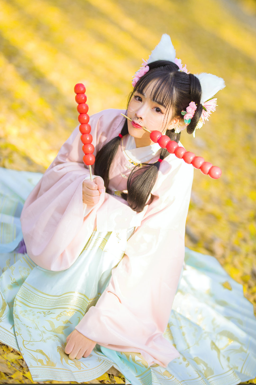 当汉服遇上"猫耳朵",无敌可爱!网友:我家的猫咪成精了